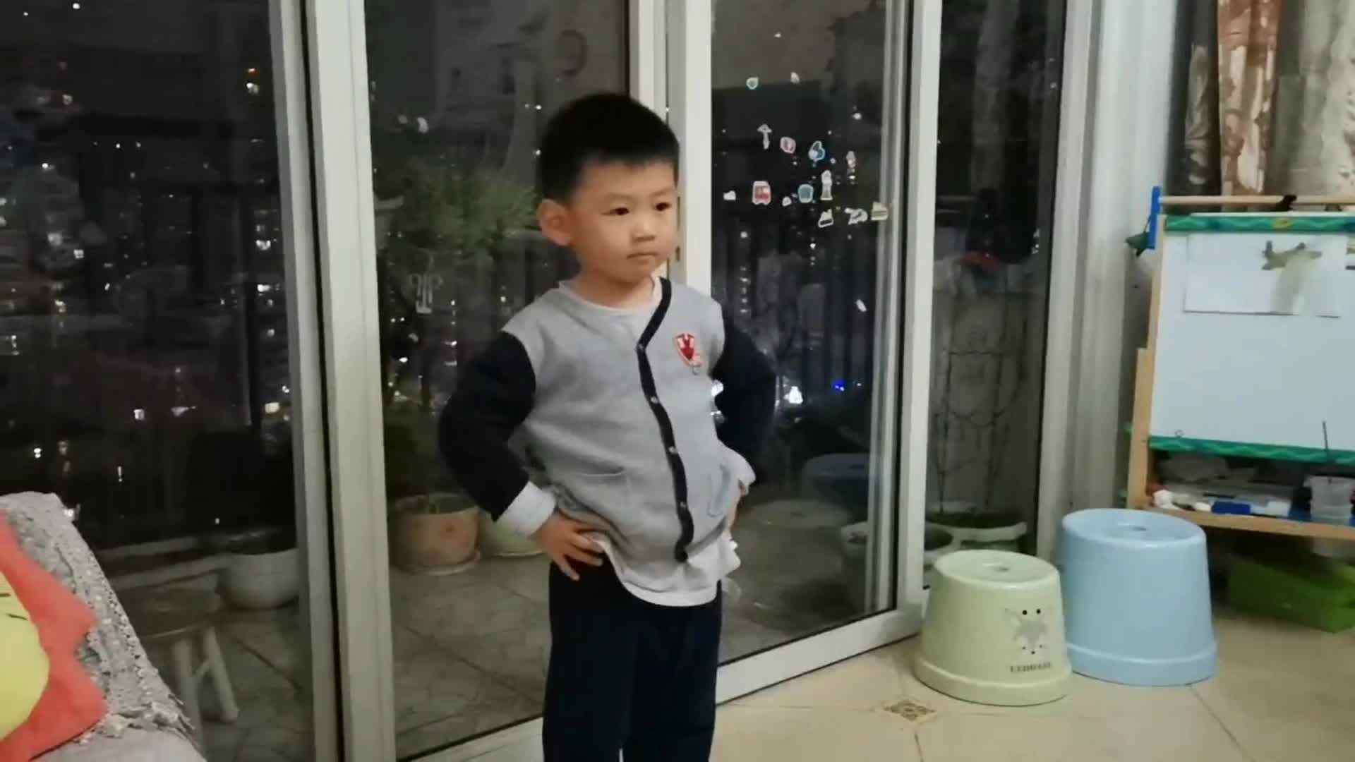 学习舞蹈《无敌小可爱》.mp4