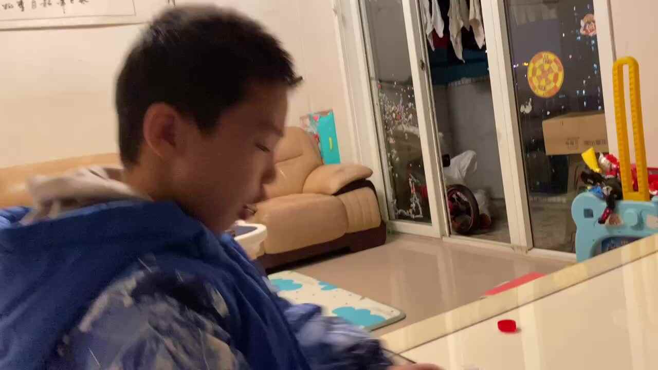 科学小实验《调皮的纸团》