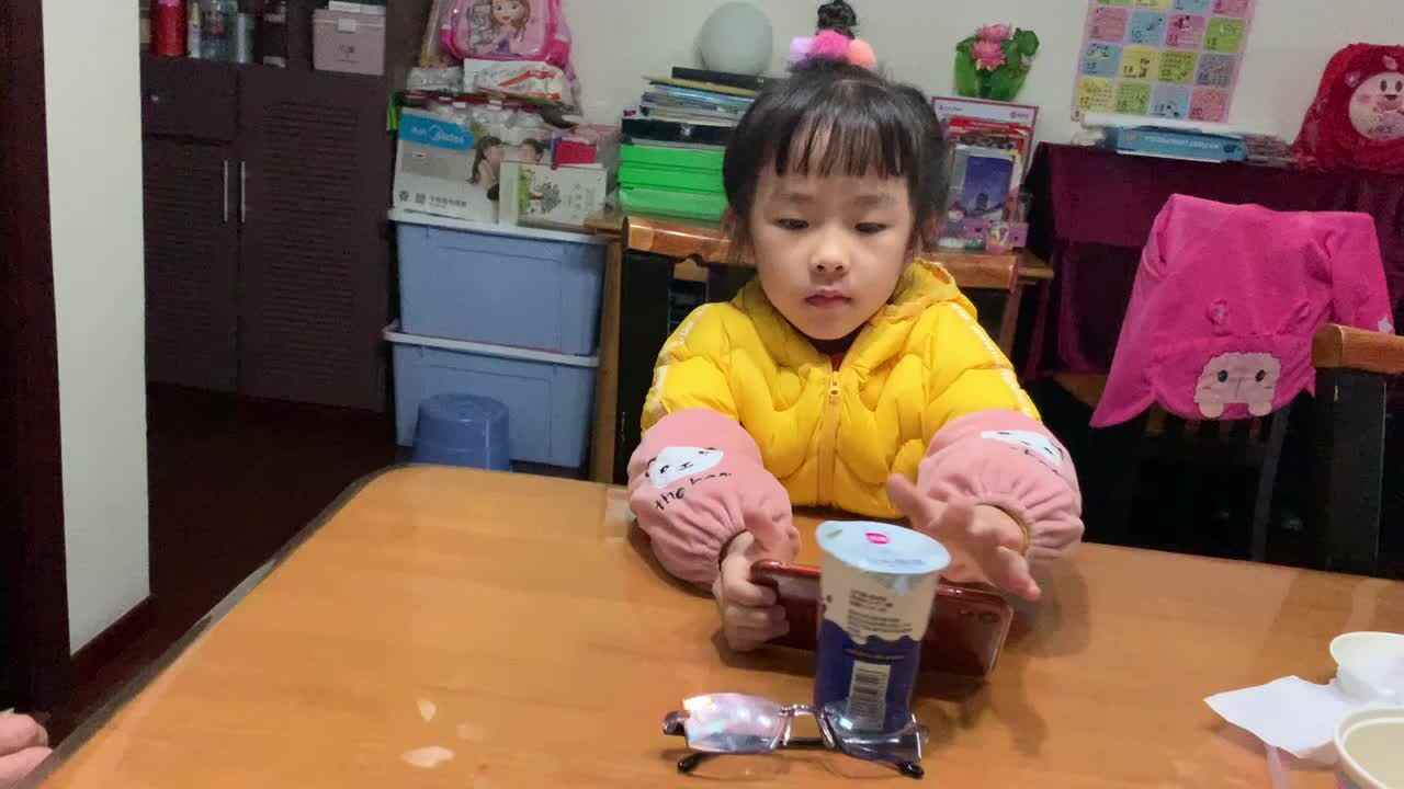跟读英文绘本《RAZ-A-Carlos Goes to School》
