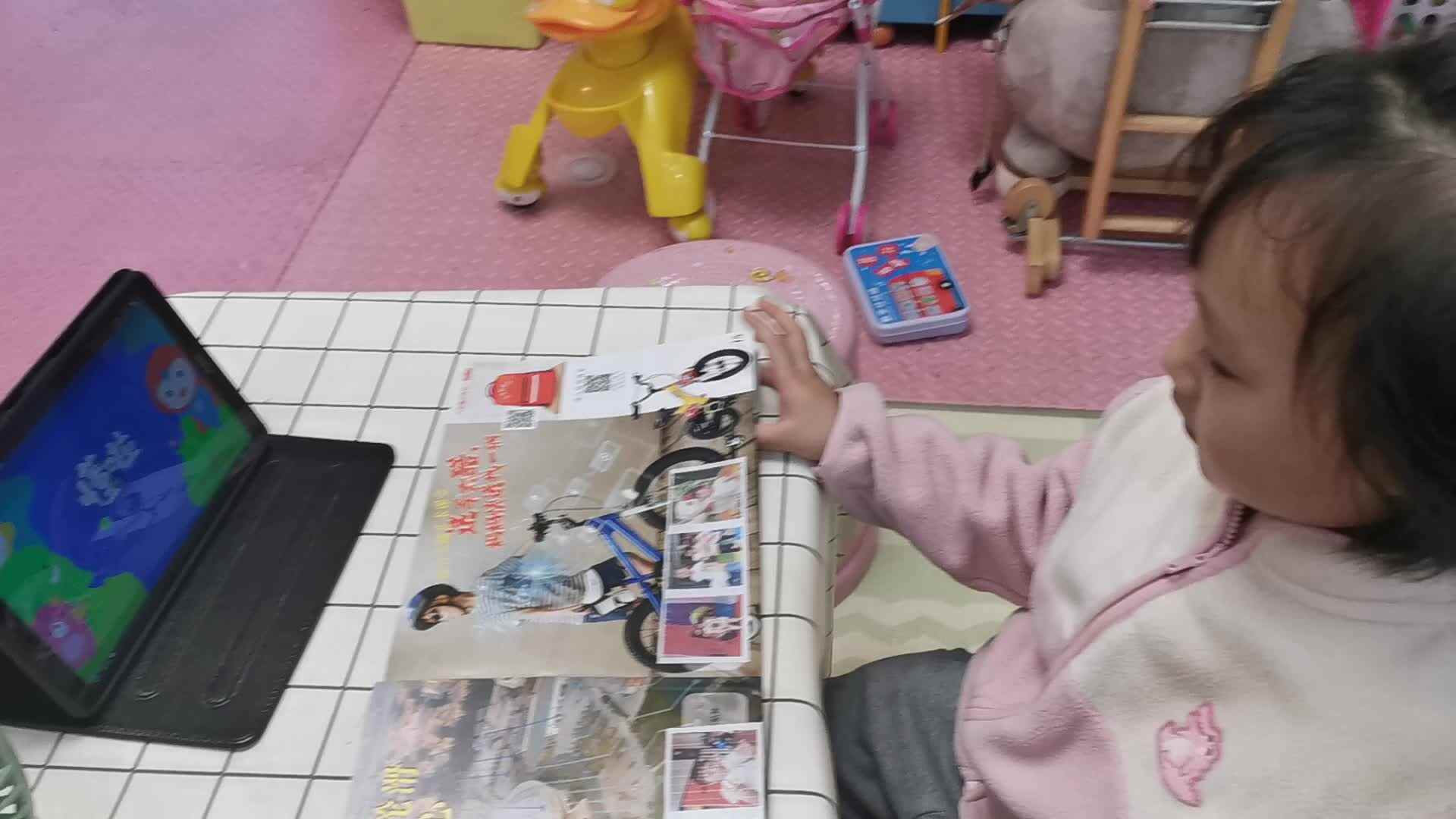 VID_20211102_174917.mp4    11月1日观看古诗<枫桥夜泊》并跟读>