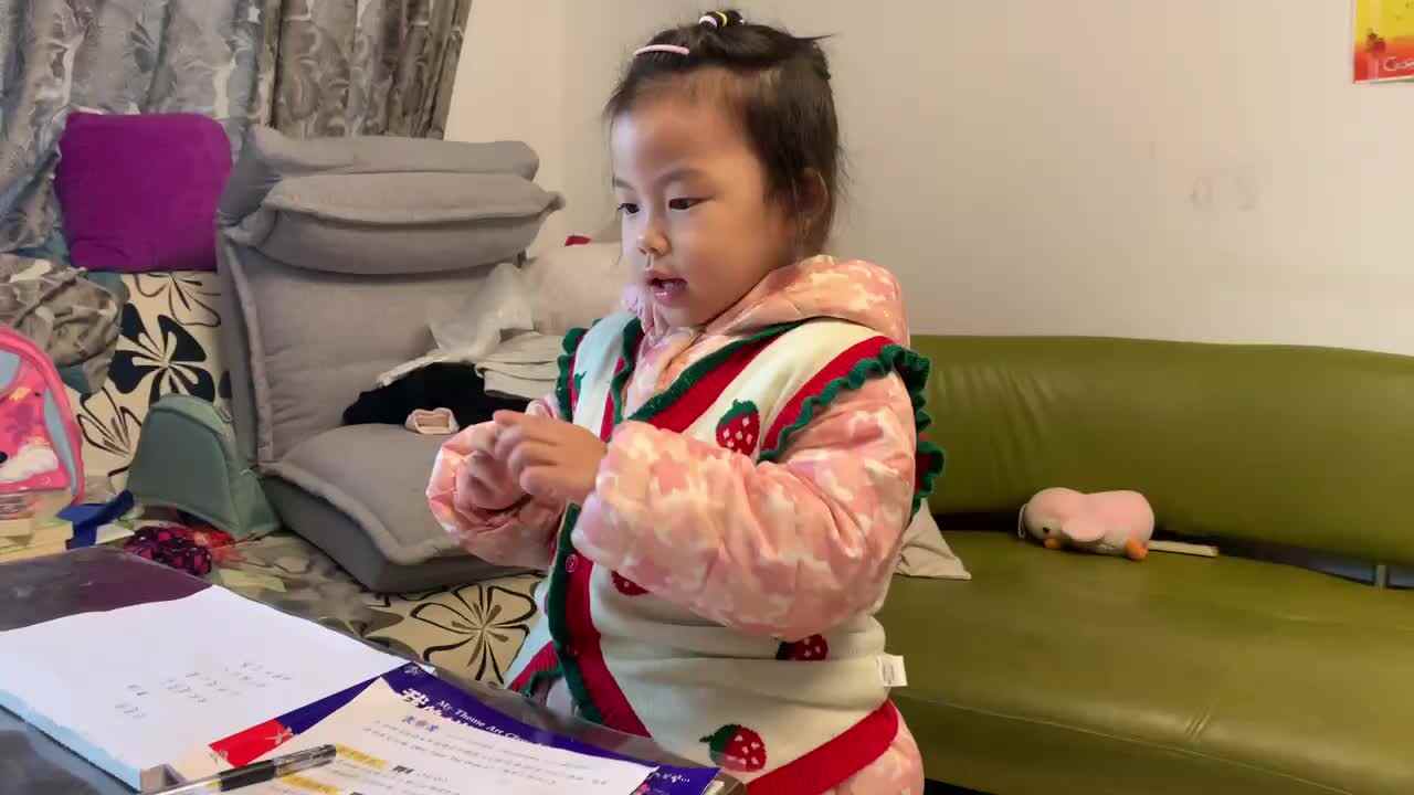 20211121陈彦兮闯关练习手指游戏《让爱住我家》
