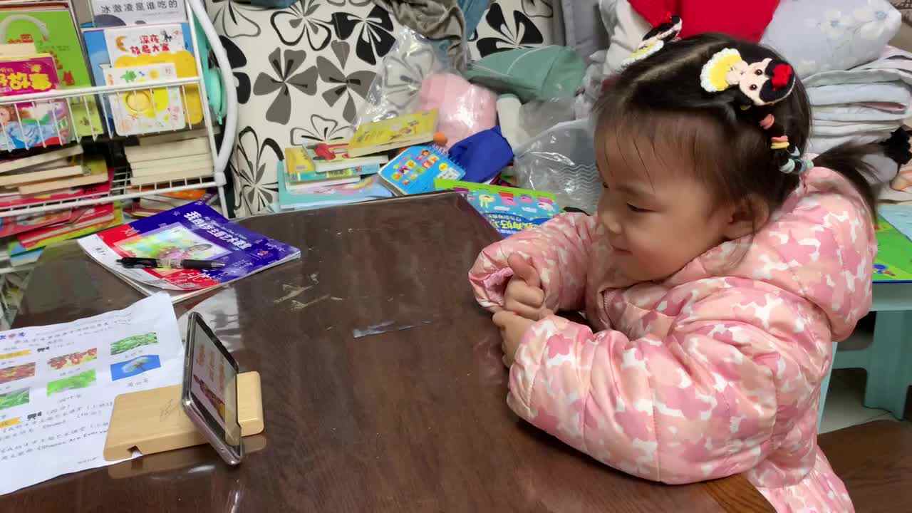 20211128陈彦兮闯关练习观看英文儿歌《形状无处不在》