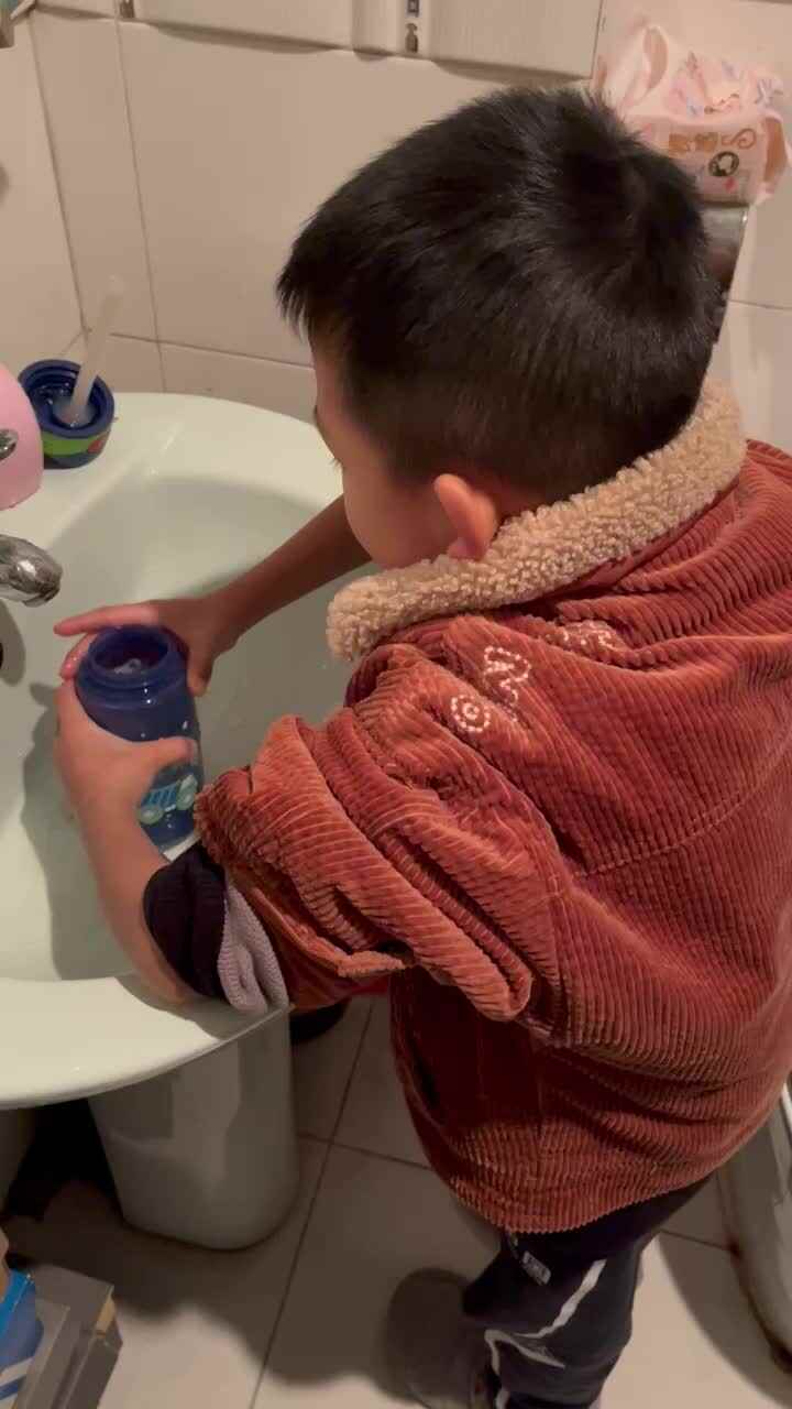 清洗水杯