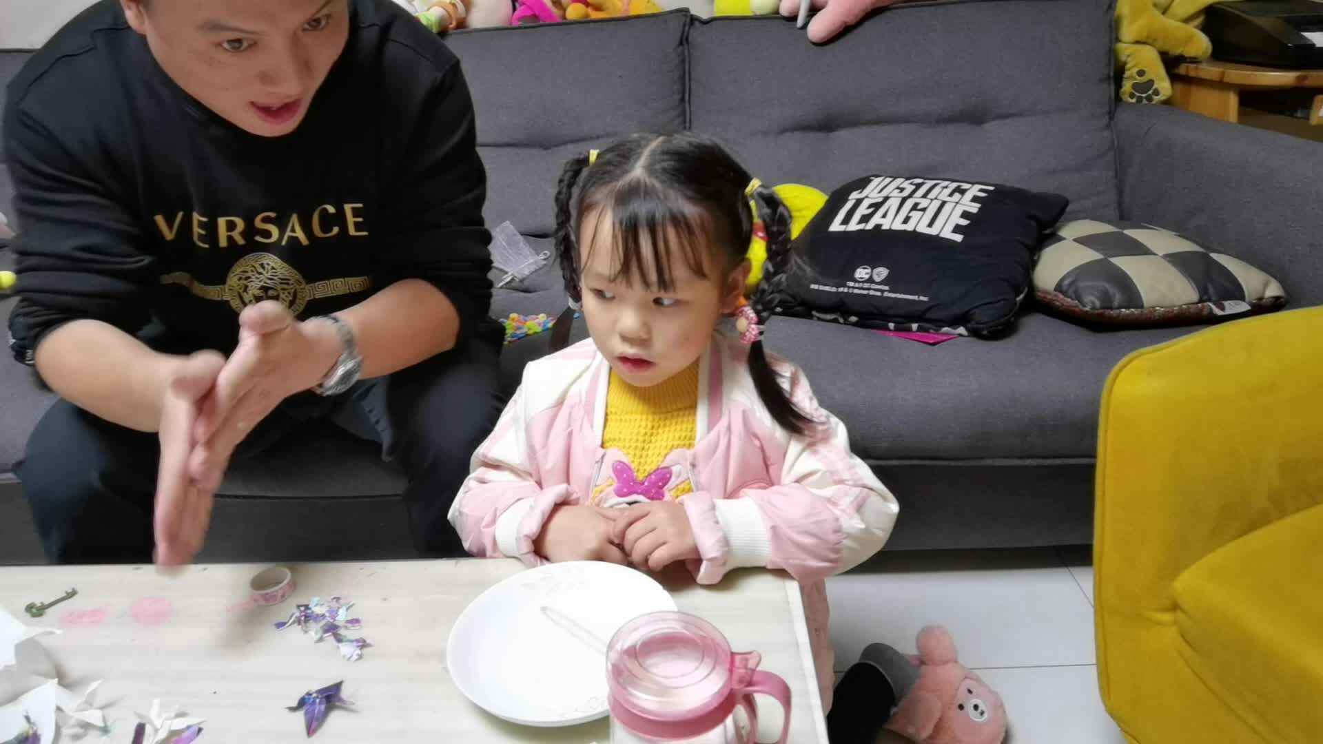 一秒吸纸屑.mp4