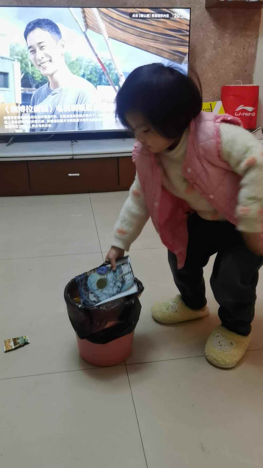 劳务日记-扔纸皮果屑