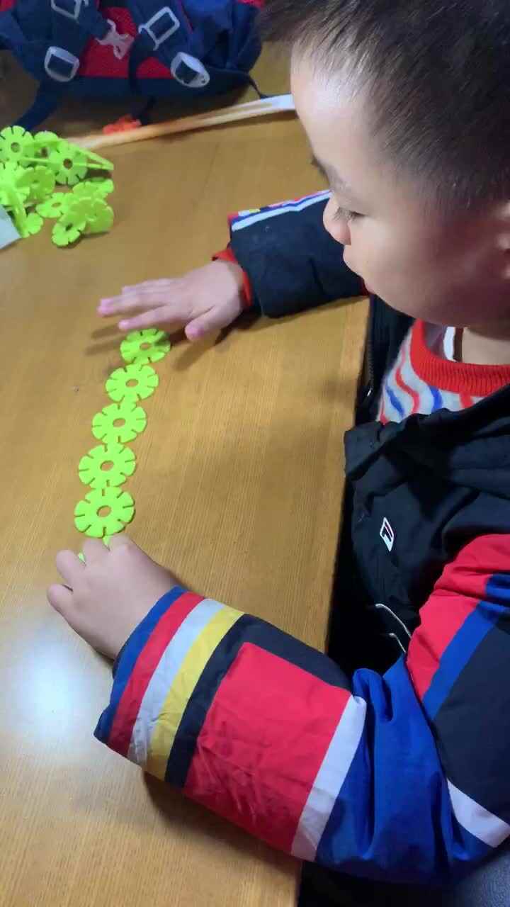 12.7数学作业—用雪花片分解数字6并背诵6的分解与组合