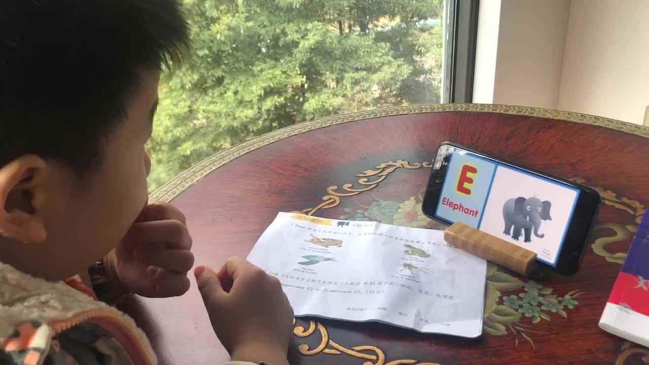 2021.12.19 冯瑾煜观看英文儿歌uppercase E and e