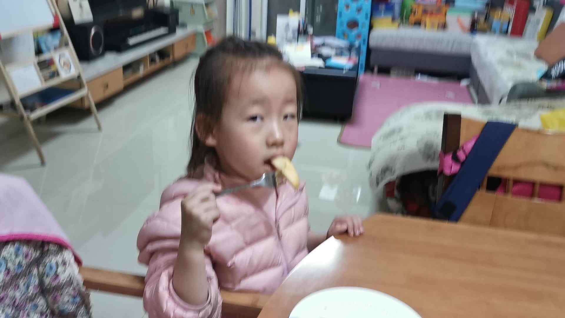2023级B班20211207杜岳宁闯关练习-自己收碗碟.mp4