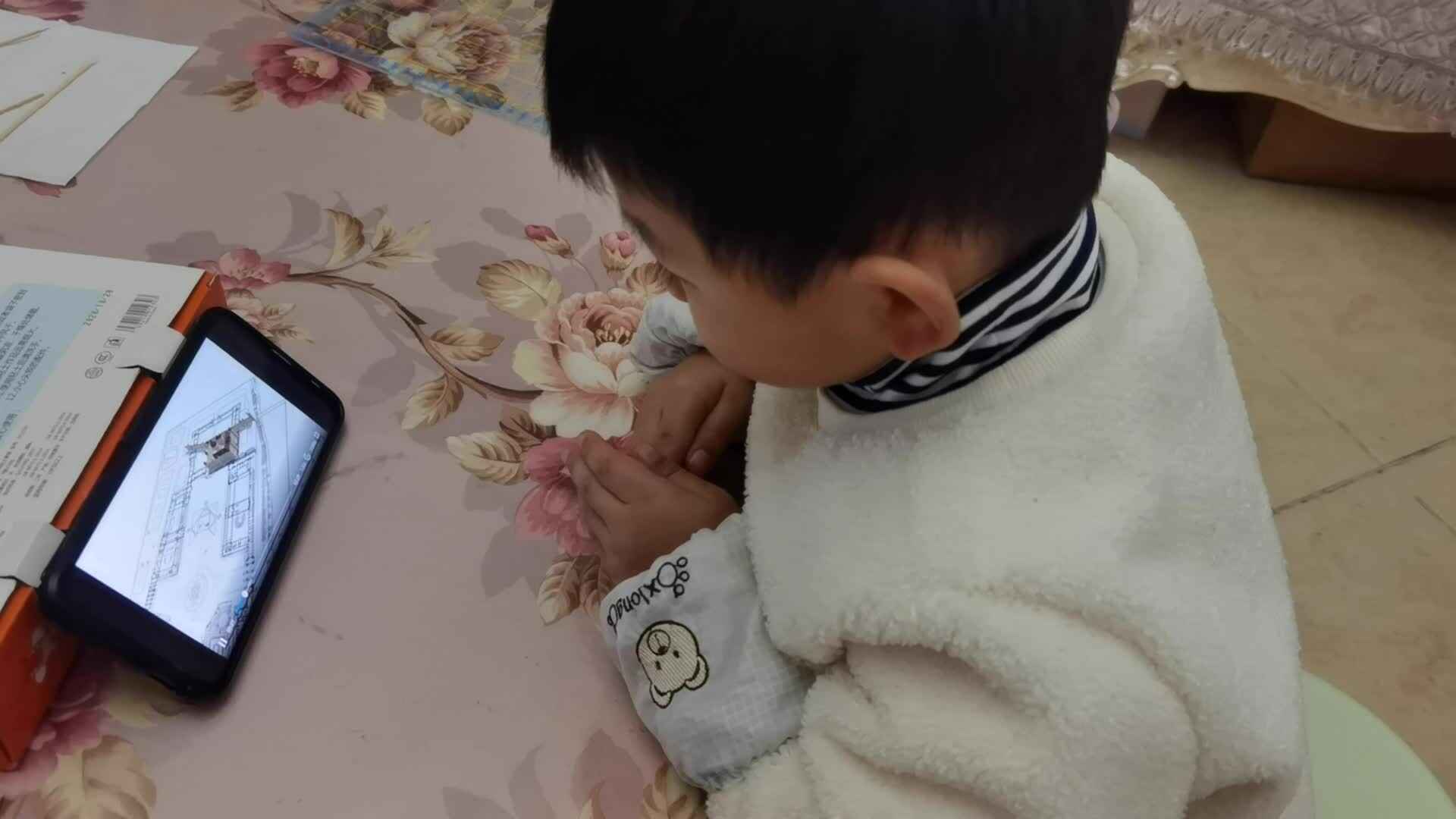 观看《卢浮宫》.mp4