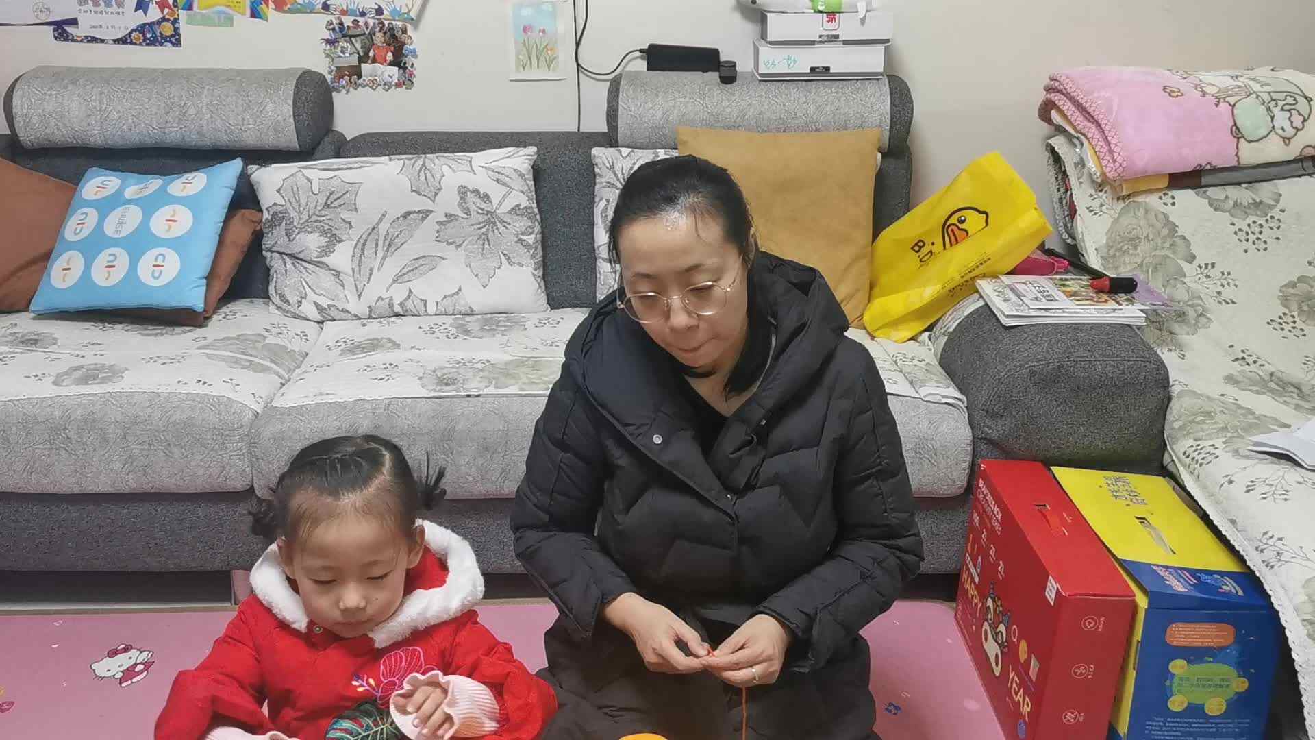 2023级B班20211227杜岳宁闯关练习-亲子手工，制作虎头帽.mp4