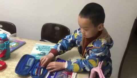 学A班袁承泽泰《整理书包》