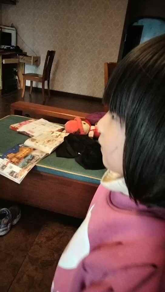 观看跟读英文儿歌I CAN MAKE A  Circle