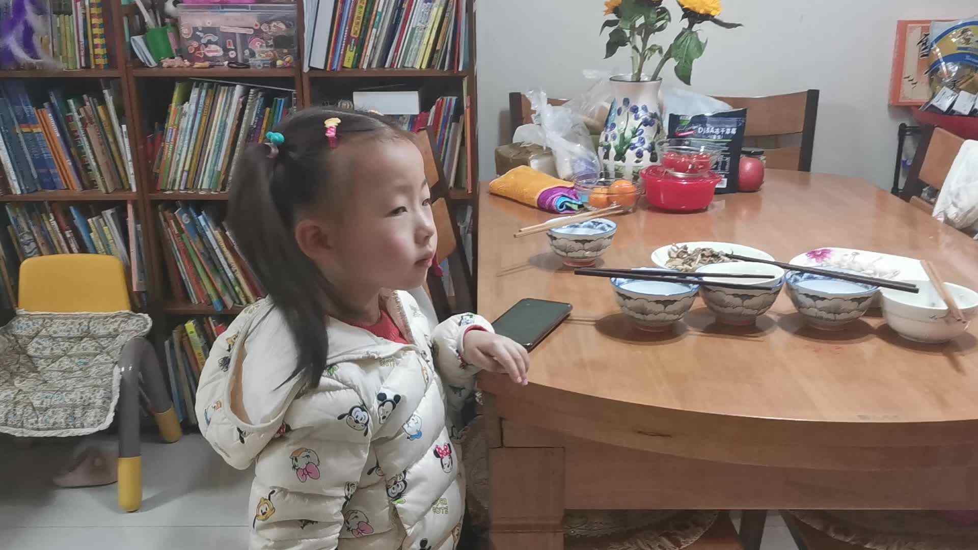 2023级B班20211209杜岳宁闯关练习-自己收碗筷.mp4