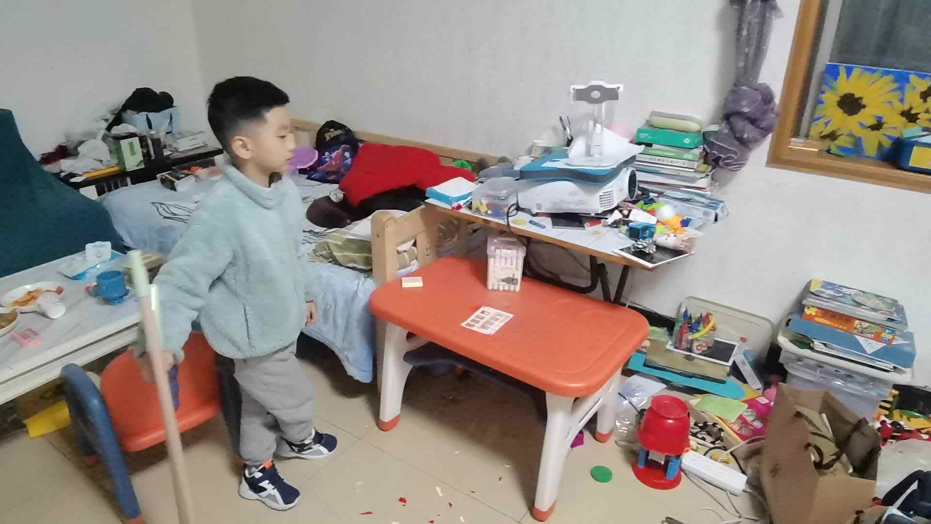 2023级B班刘梓浩闯关练习扫地.mp4