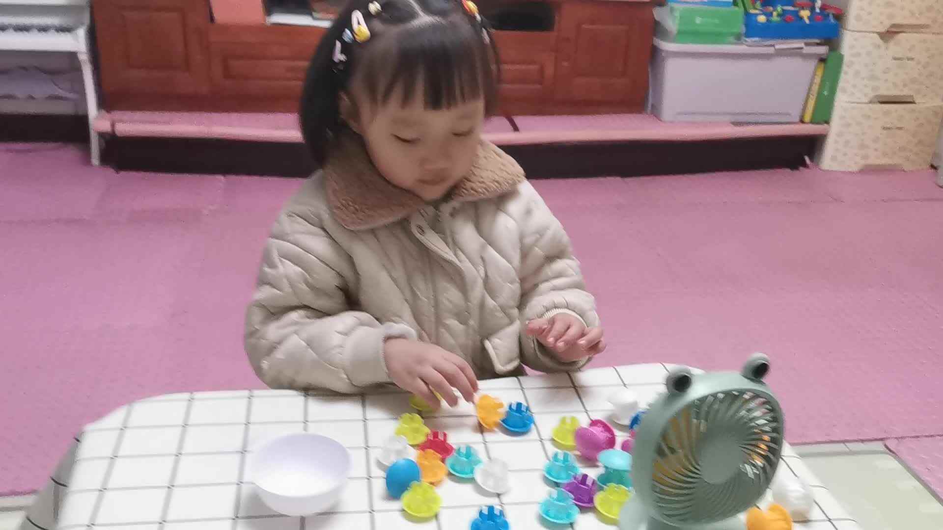 VID_20211206_194433.mp4   12月6日认识形状
