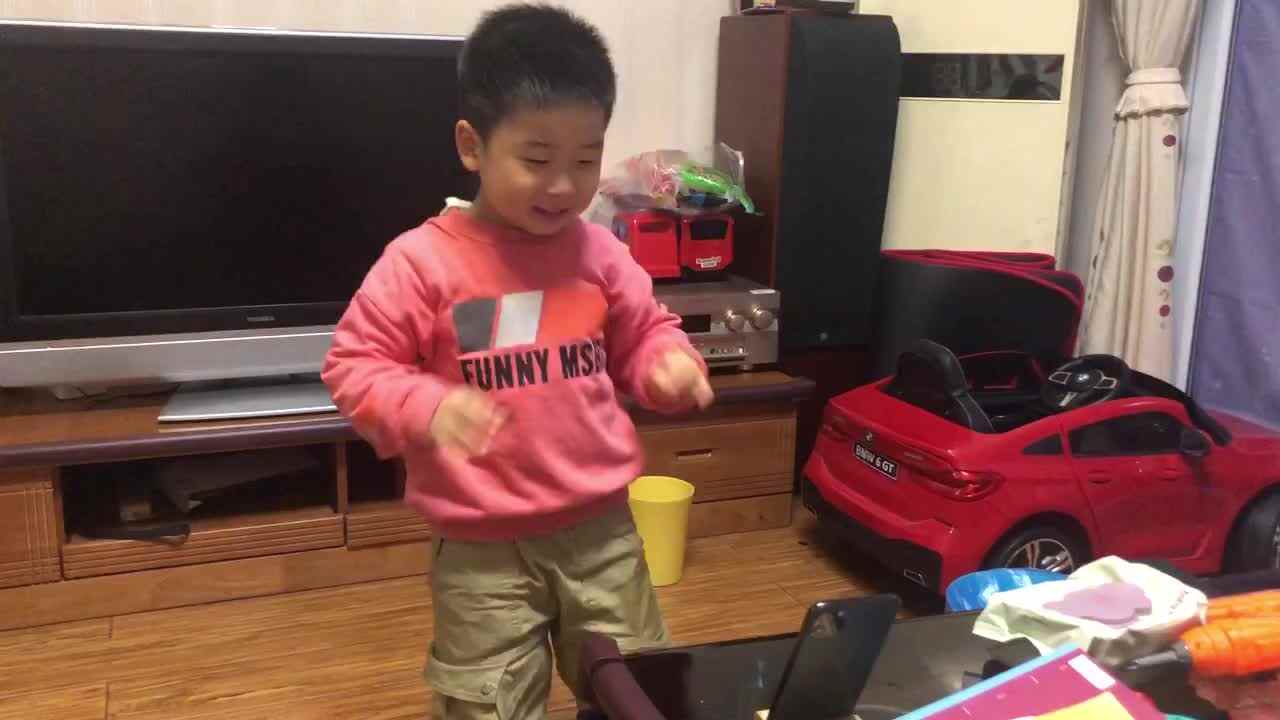 2021.12.9 冯瑾煜跳《快乐起床舞》