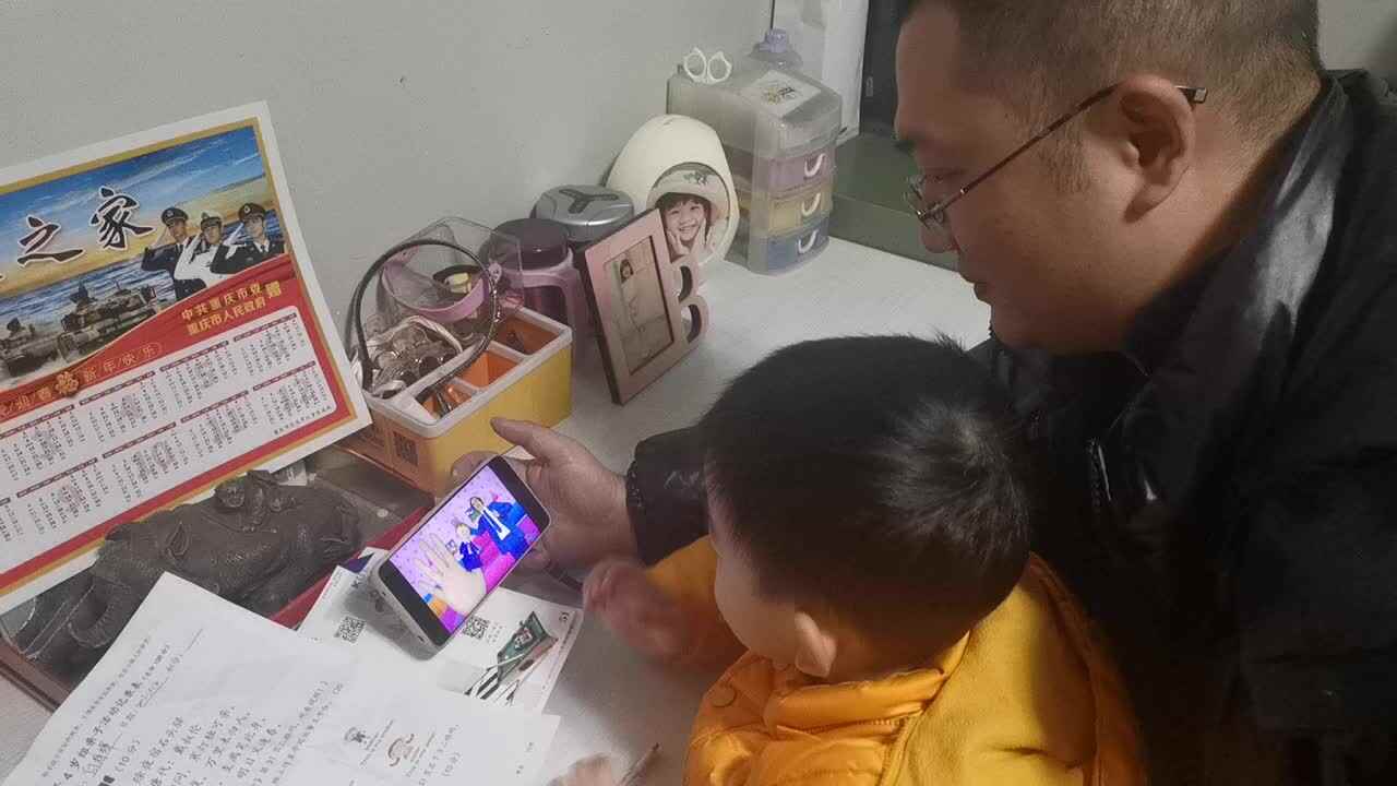 2022.1.2白梓辉学习儿歌《手指家庭》4.mp4