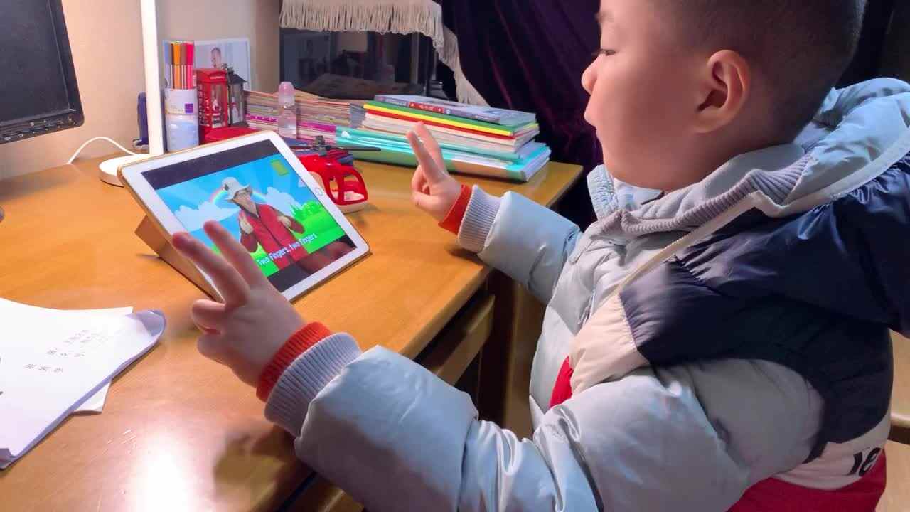 1.26英语作业—观看学习《Animal Fingers动物手指》