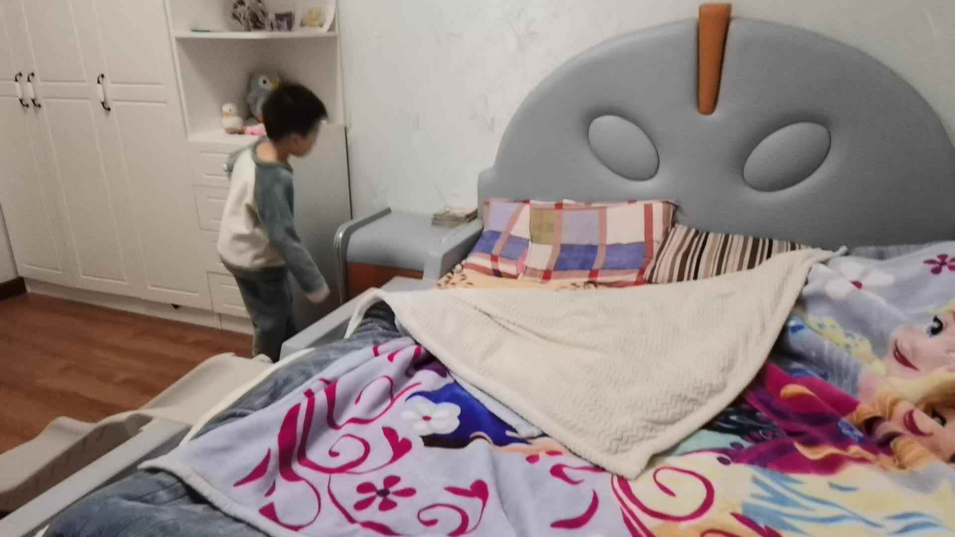 自己盖被子