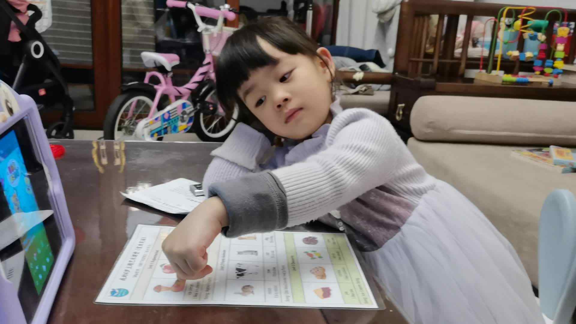 2021.1.8侯奕帆闯关练习复习本学期《鲨鱼英语》内容
