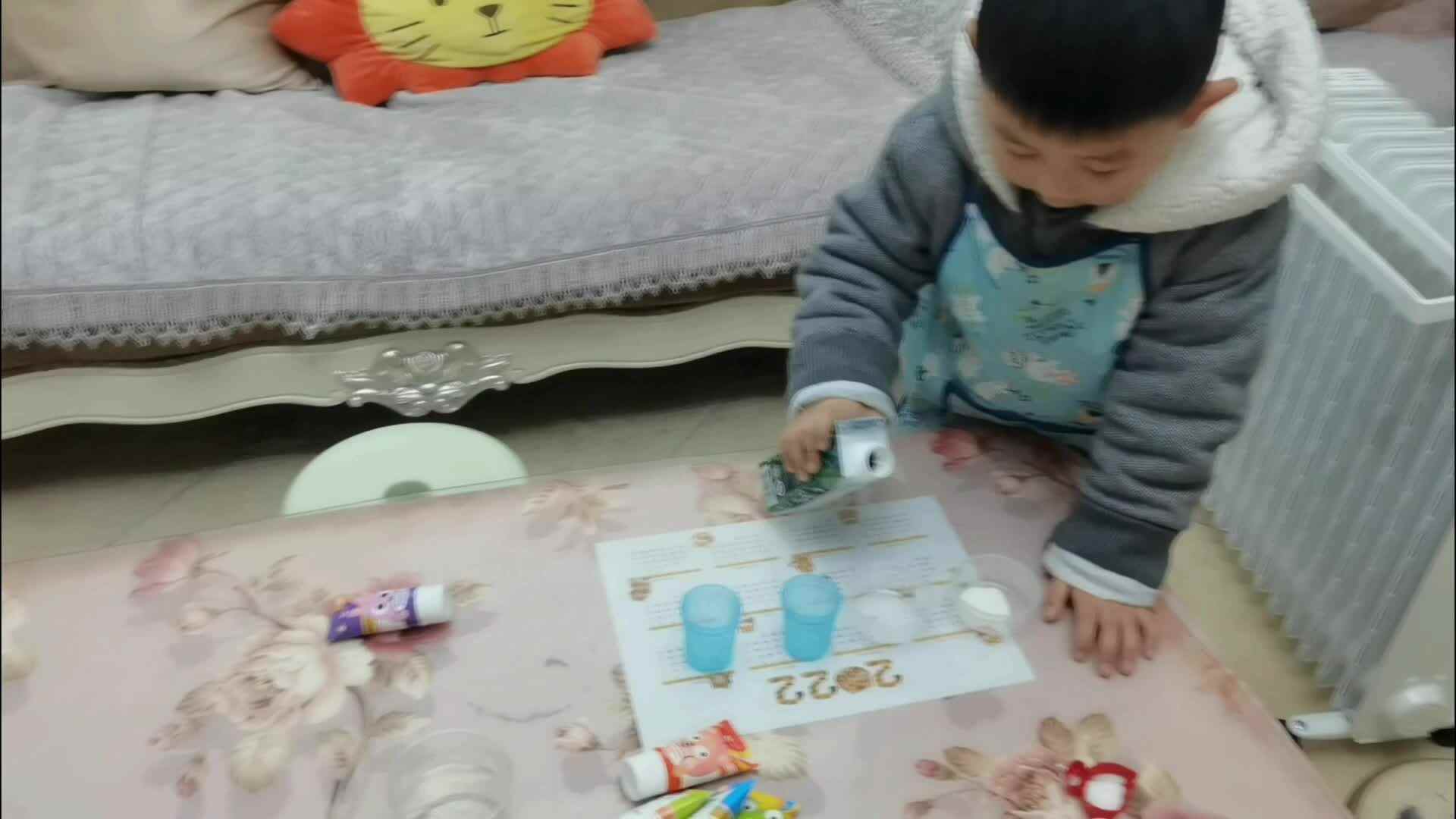 2.22小实验《水中烟花》.mp4
