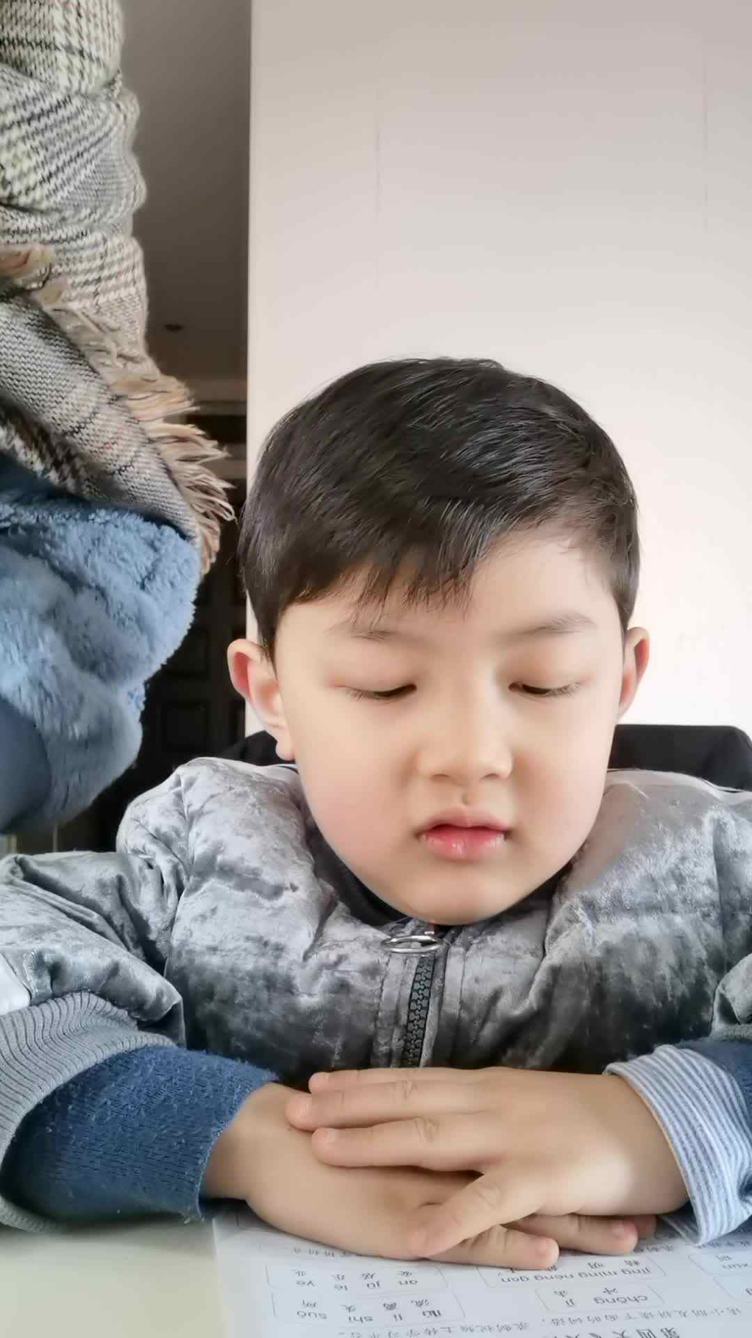 拼读《哪吒闹海》视频作业.mp4
