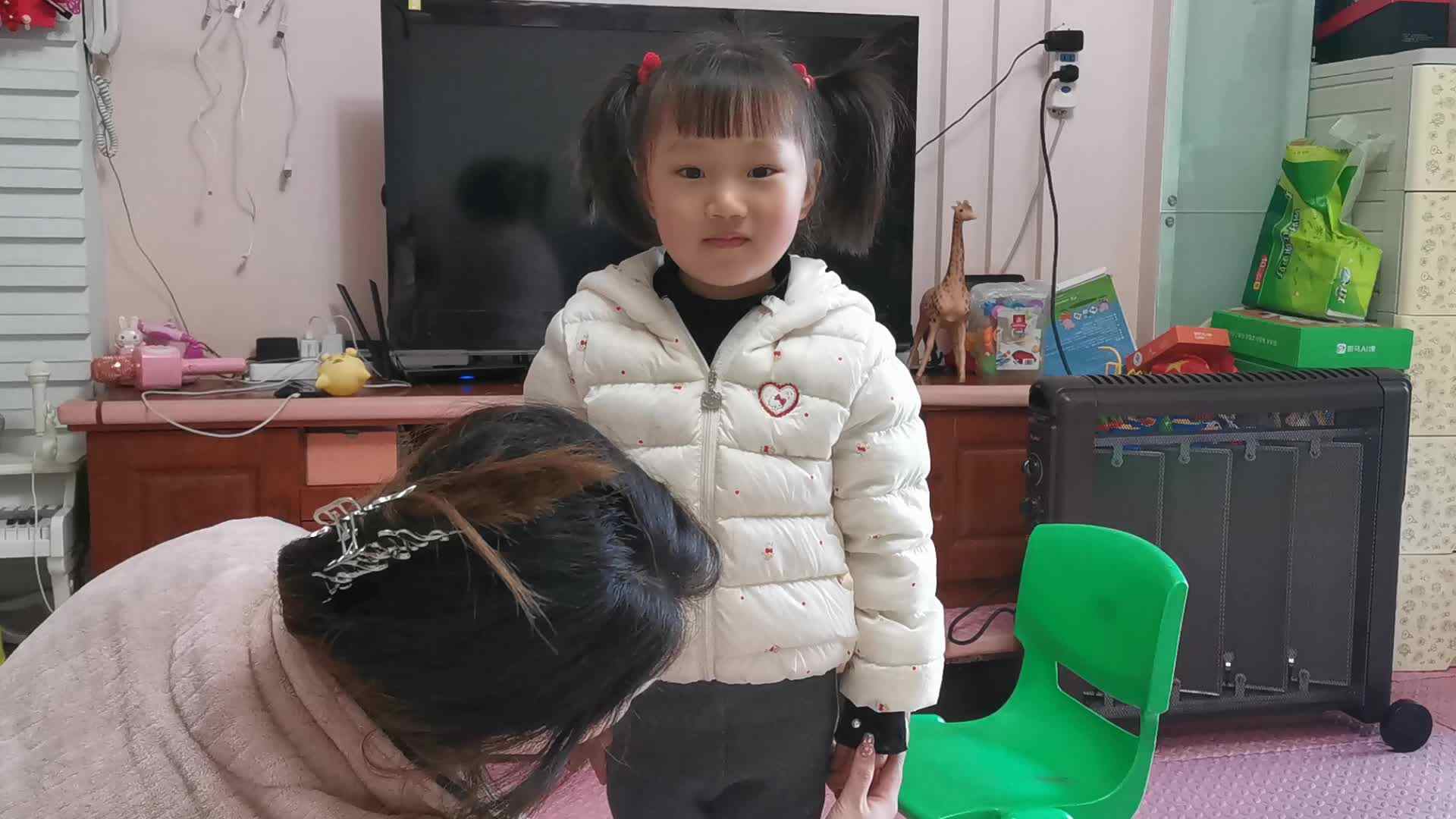 VID_20220215_175347.mp4  2022年2月14日站姿练习
