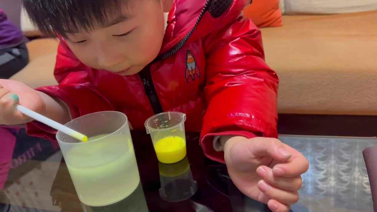 2022年2月22日 冯瑾煜 科学小实验《水中烟花》