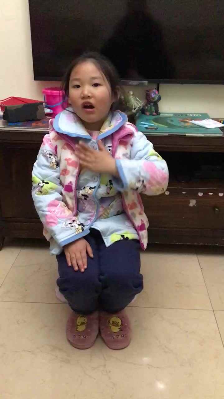 2月14日李欣妍练习《坐姿和站姿》
