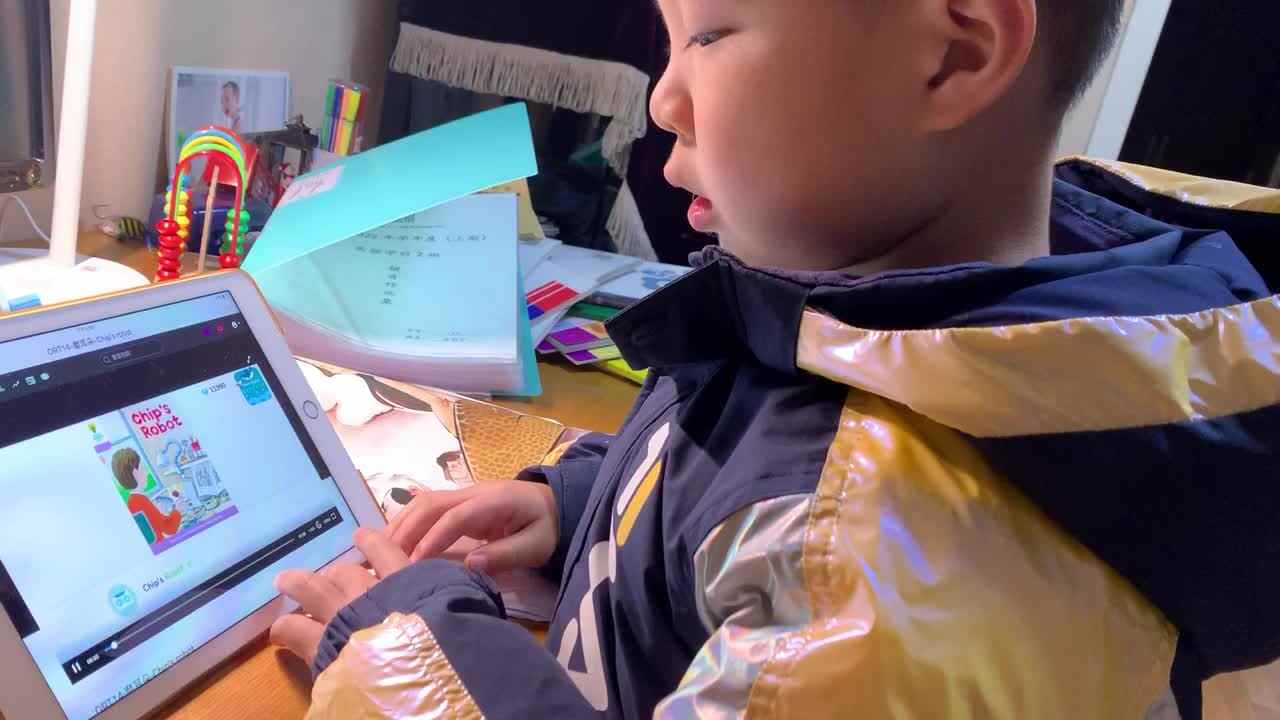 2.10英语作业—观看牛津阅读树《Chip’s robot》并跟读磨耳朵视频