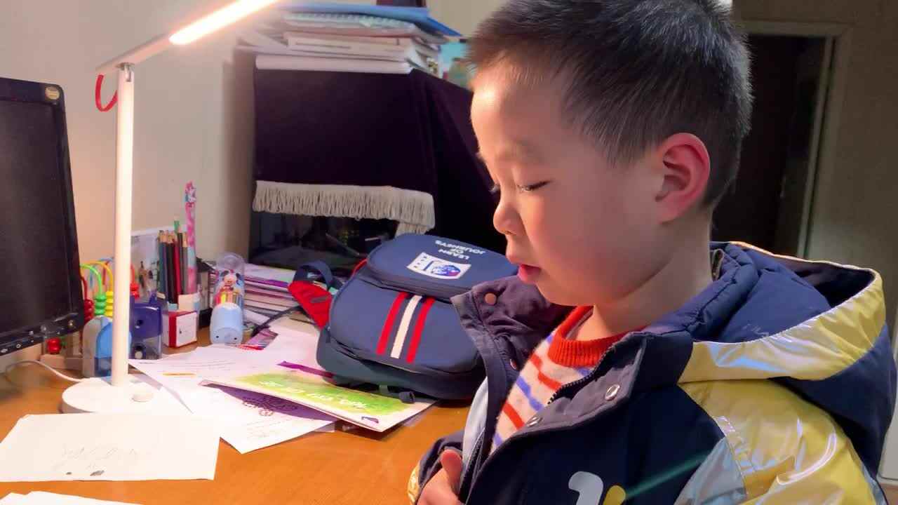2.25语文作业—看图说话-用一句话形容图中小兔子