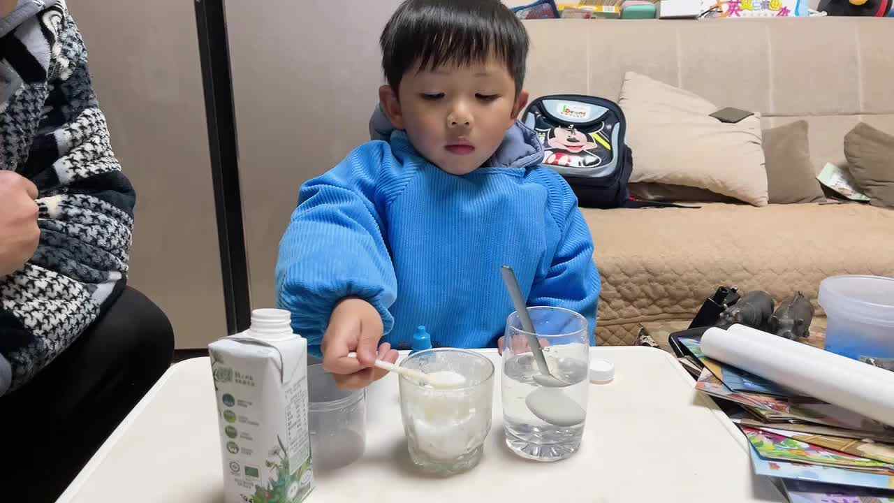 2022.2.22科学小实验《水中烟花》