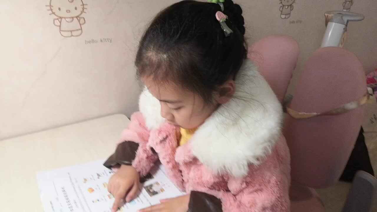 20220327学B班黄诗淇《指读英语单词和句子》