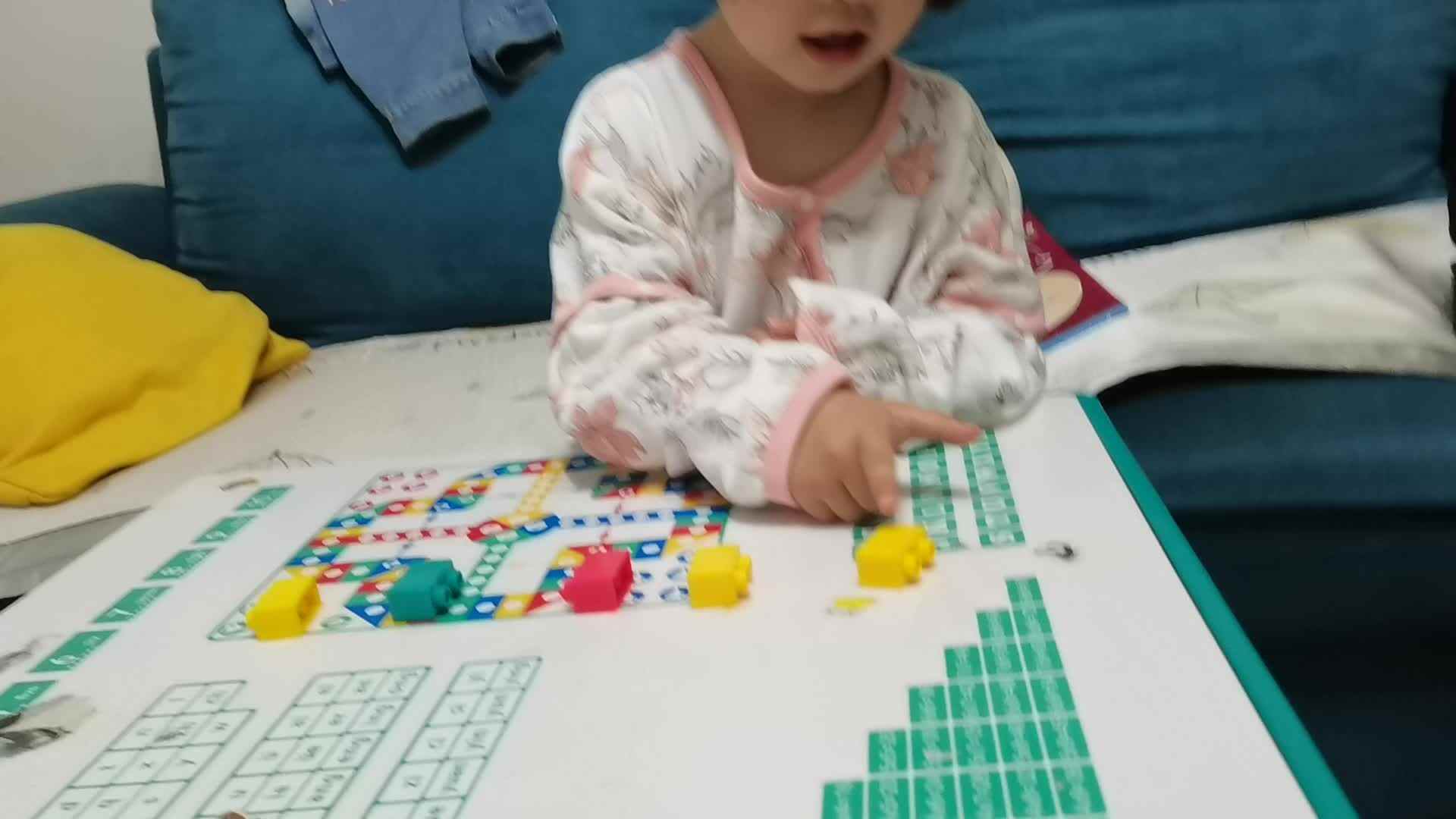 小A班何林夏.mp4