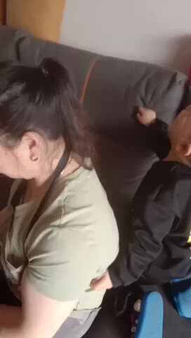 给外婆捶背