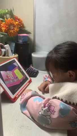观看英文绘本《红灯，绿灯》