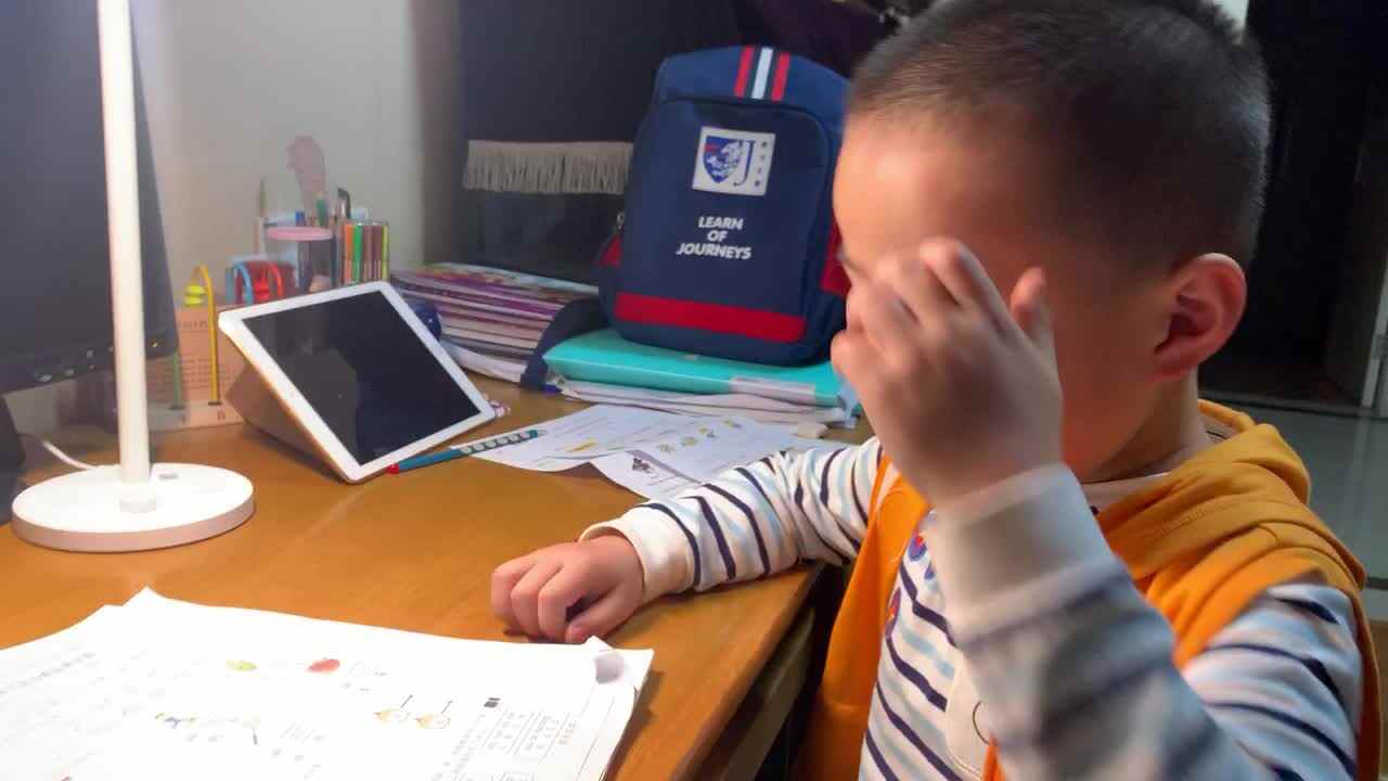 3.11语文作业-看图说话-用一句话形容图中桃子