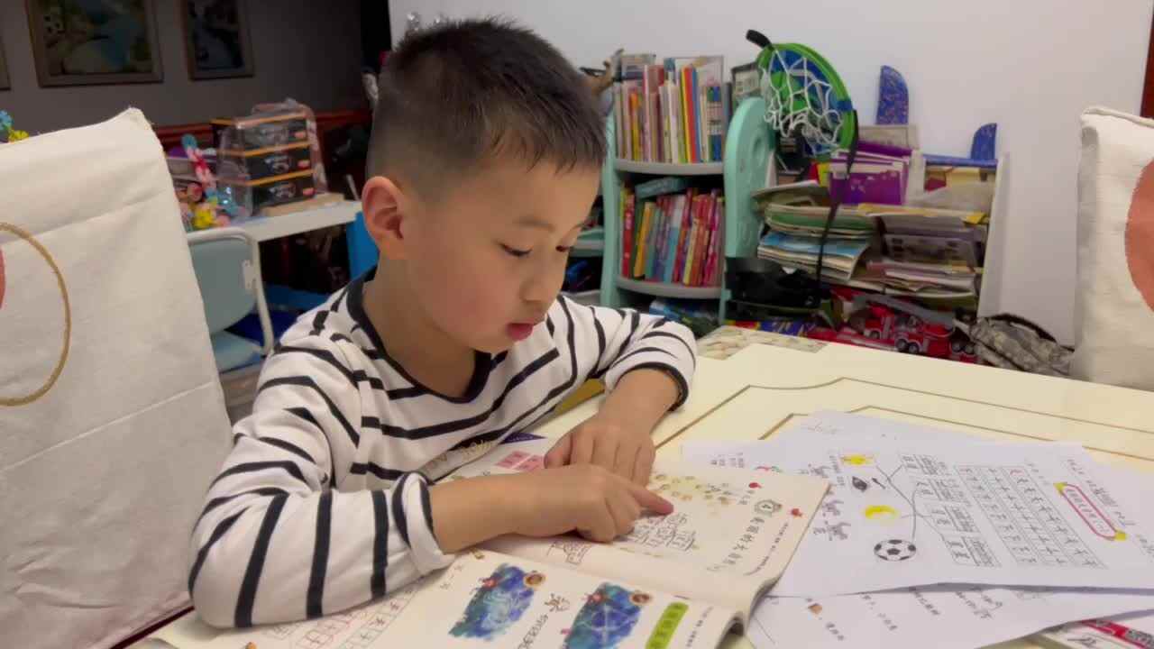 实验学前2班3.14语文作业.MOV