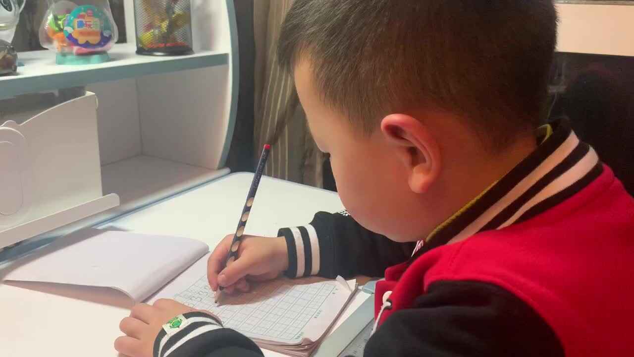 2023级大B班甘新叶20220307书写数字3