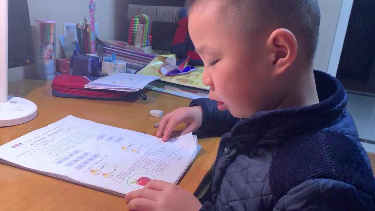 3.4语文作业—看图说话-用一句话形容图中苹果
