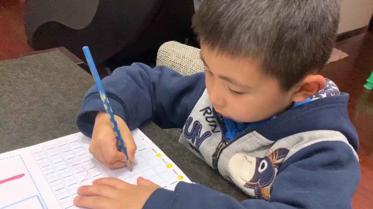 书写笔画：竖，撇2022.4.6
