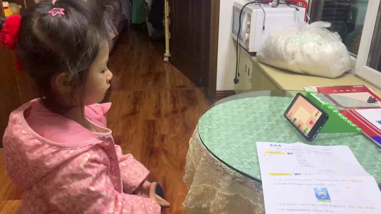 ⁣⁣2022.4.16闯关练习观看、跟唱英文绘本《走啊走》