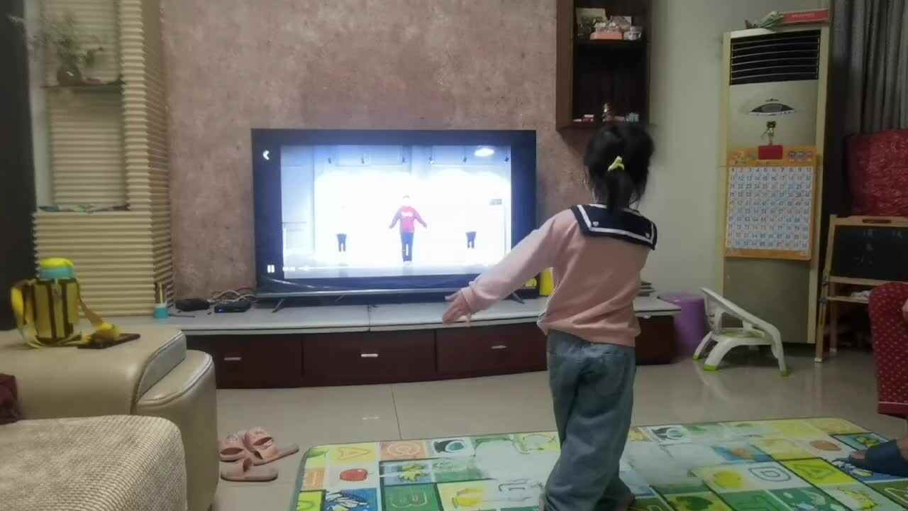 观看视频及跟跳（快乐的小星星）