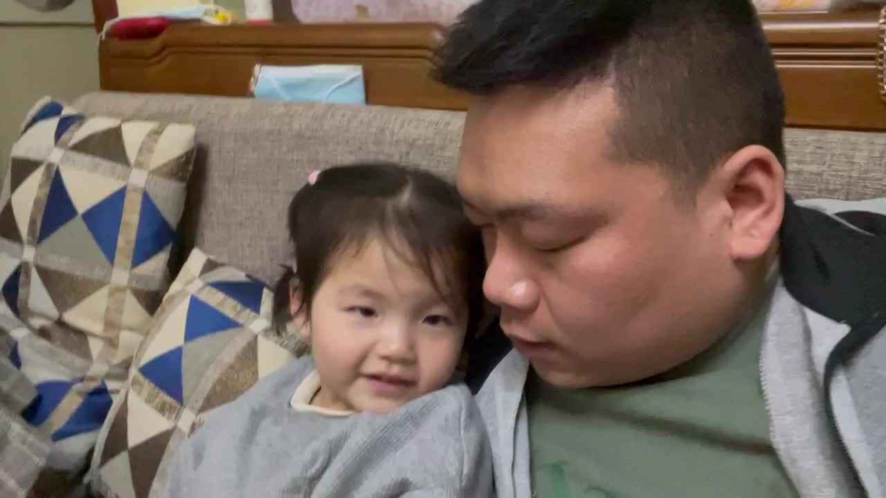 和爸爸讨论土星颜色