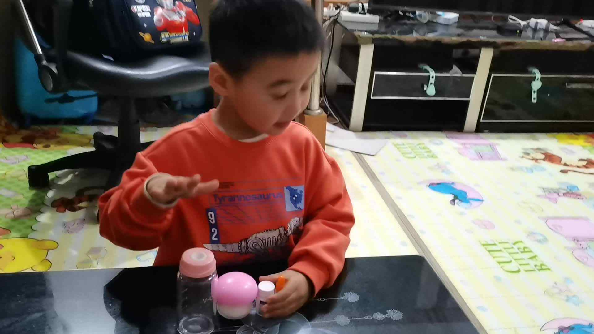 ⁣⁣2022.4.19中A班《拧瓶盖》