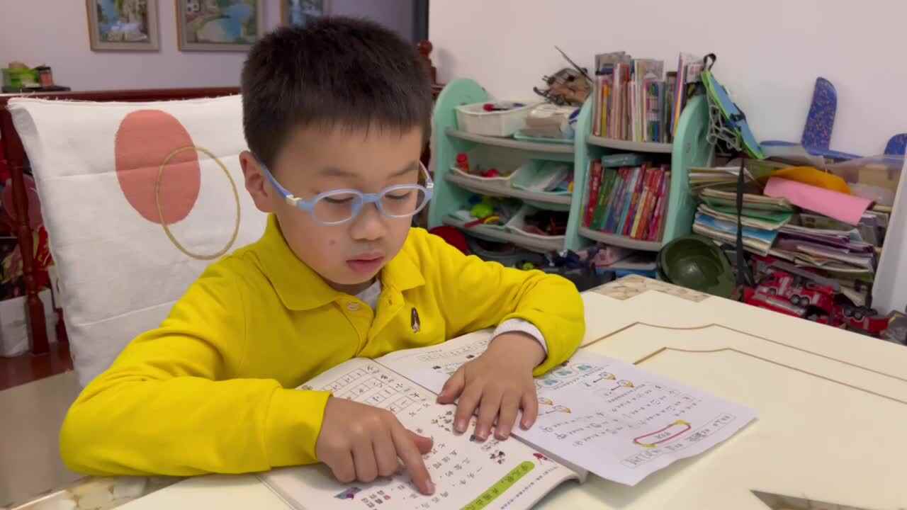 实验学前2班4.8语文作业.MOV