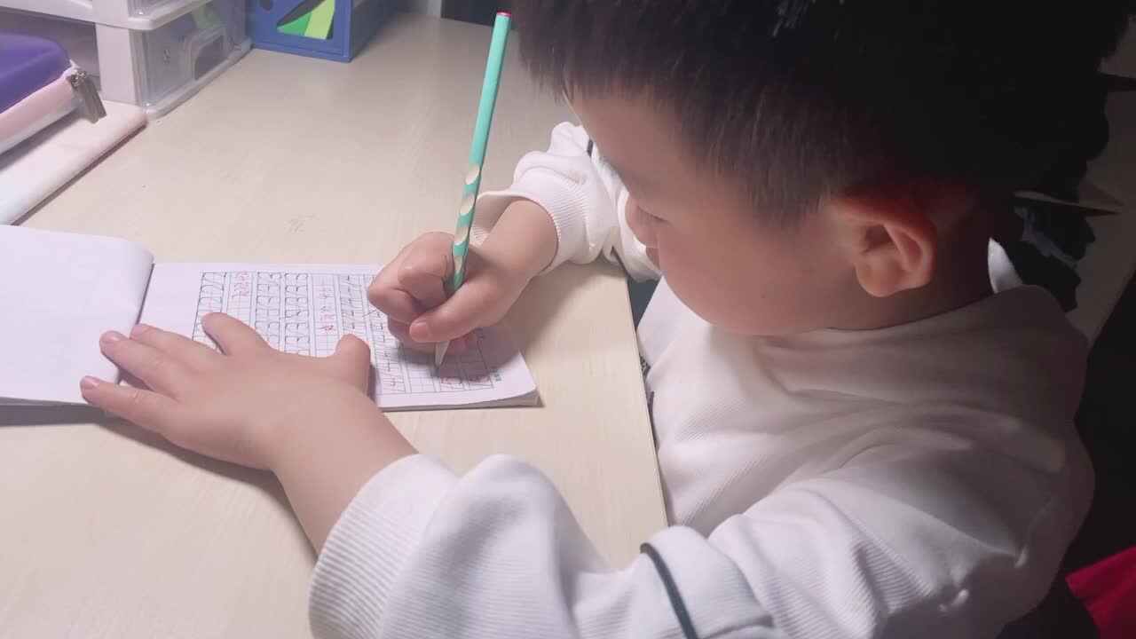 《书写数字15》