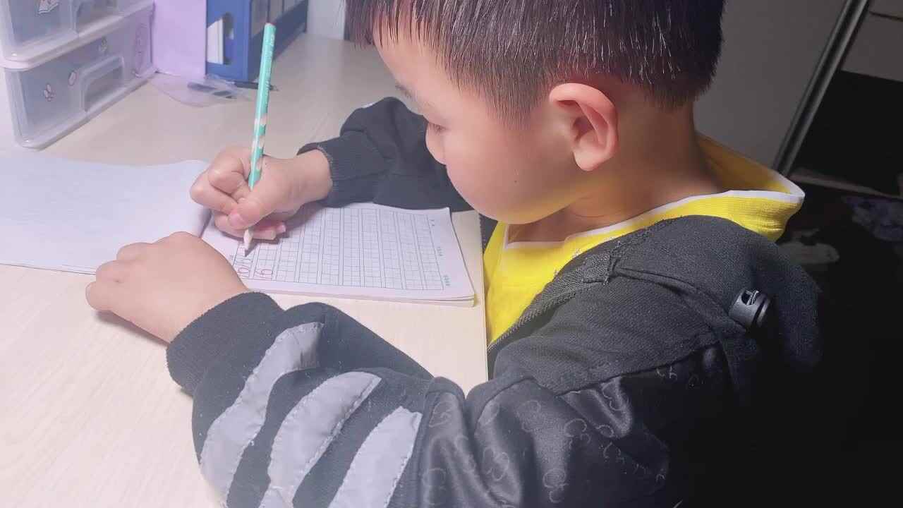 《书写数字16》