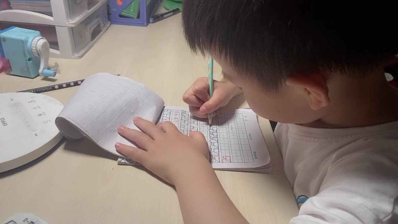 《书写数字25》