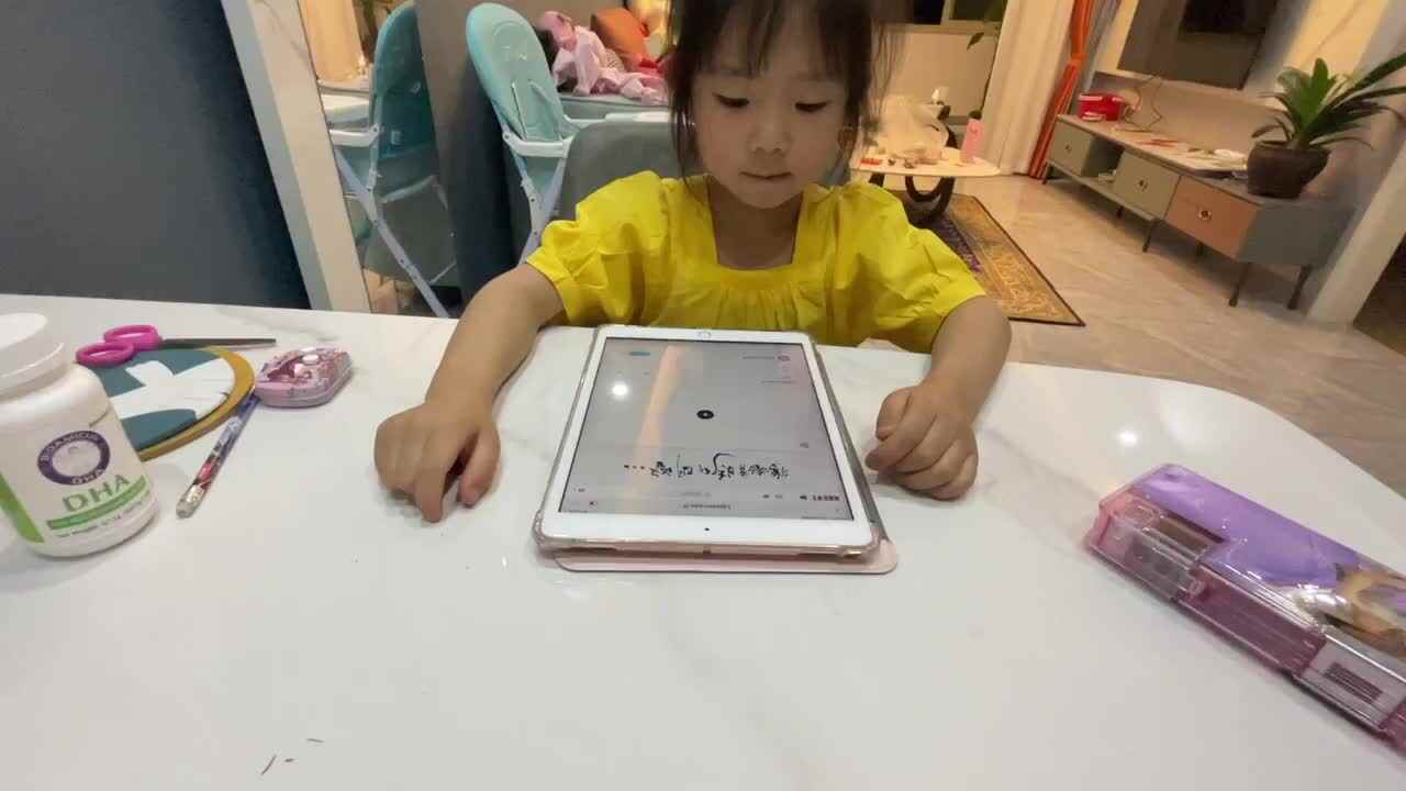 英文字母歌《Uper caseR 》《Lower case r》《Upper case S》and《Lower case s》